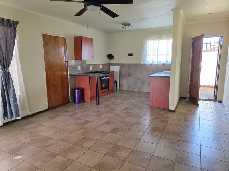House For Sale in Karenpark - Photo 5