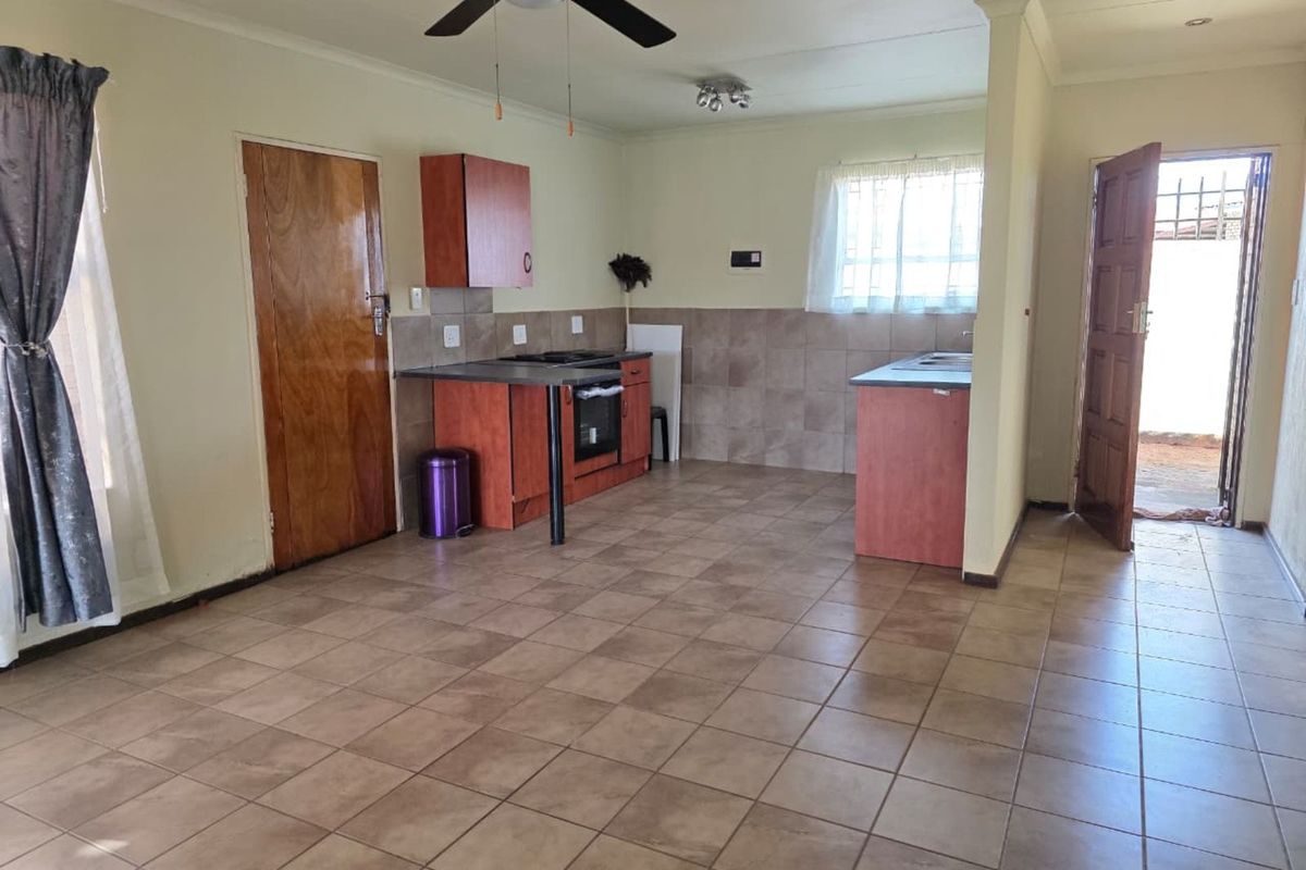 House For Sale in Karenpark - Photo 5