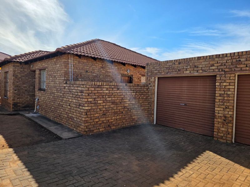 House For Sale in Karenpark - Photo 3