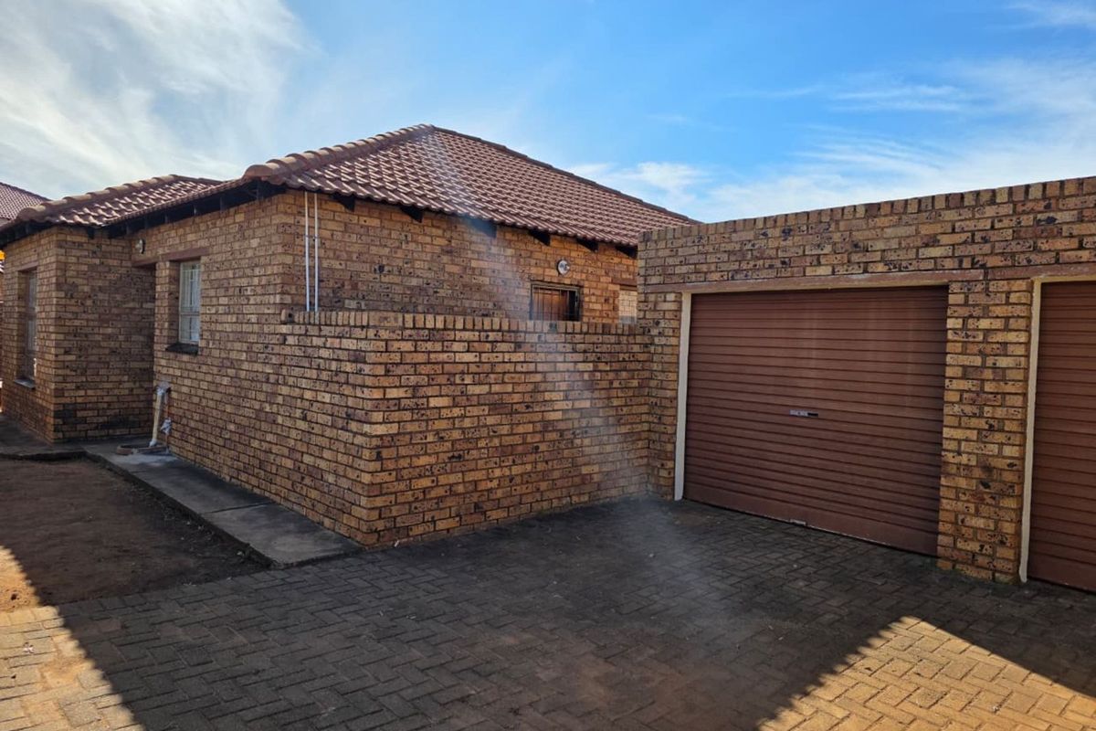 House For Sale in Karenpark - Photo 3