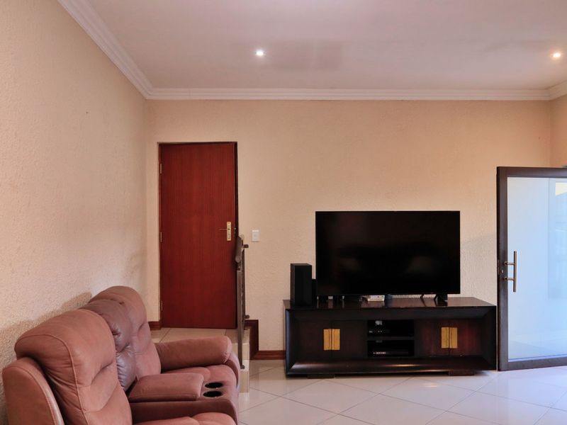 House For Sale in Thatch Hill Estate - Photo 10