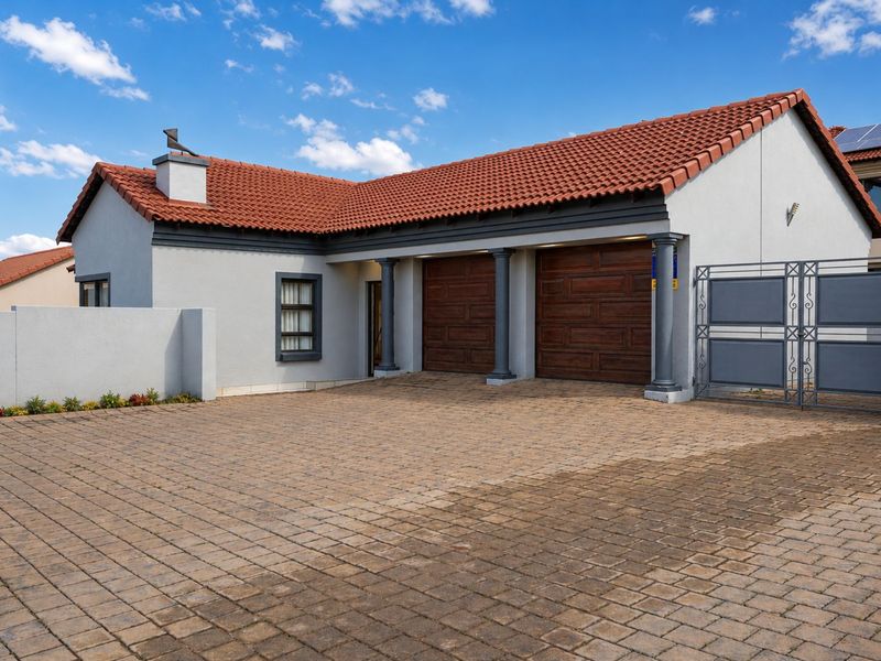 House For Sale in Thatch Hill Estate - Photo 3