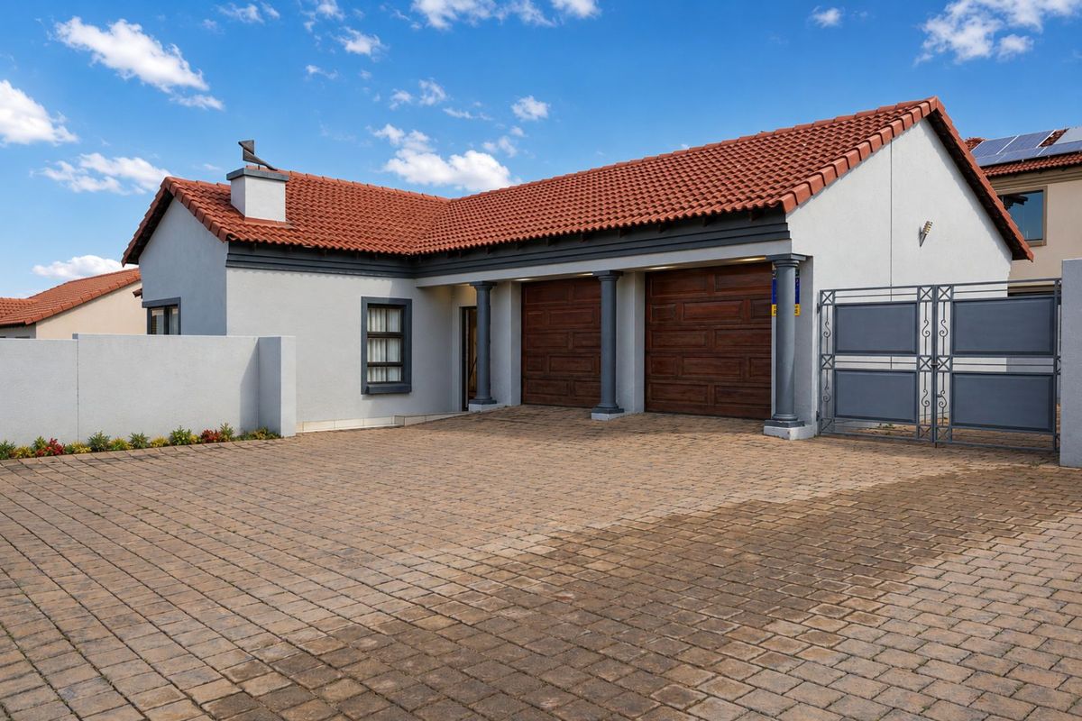 House For Sale in Thatch Hill Estate - Photo 3