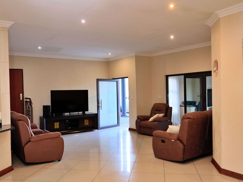 House For Sale in Thatch Hill Estate - Photo 8
