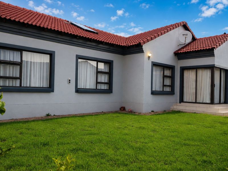 House For Sale in Thatch Hill Estate - Photo 2