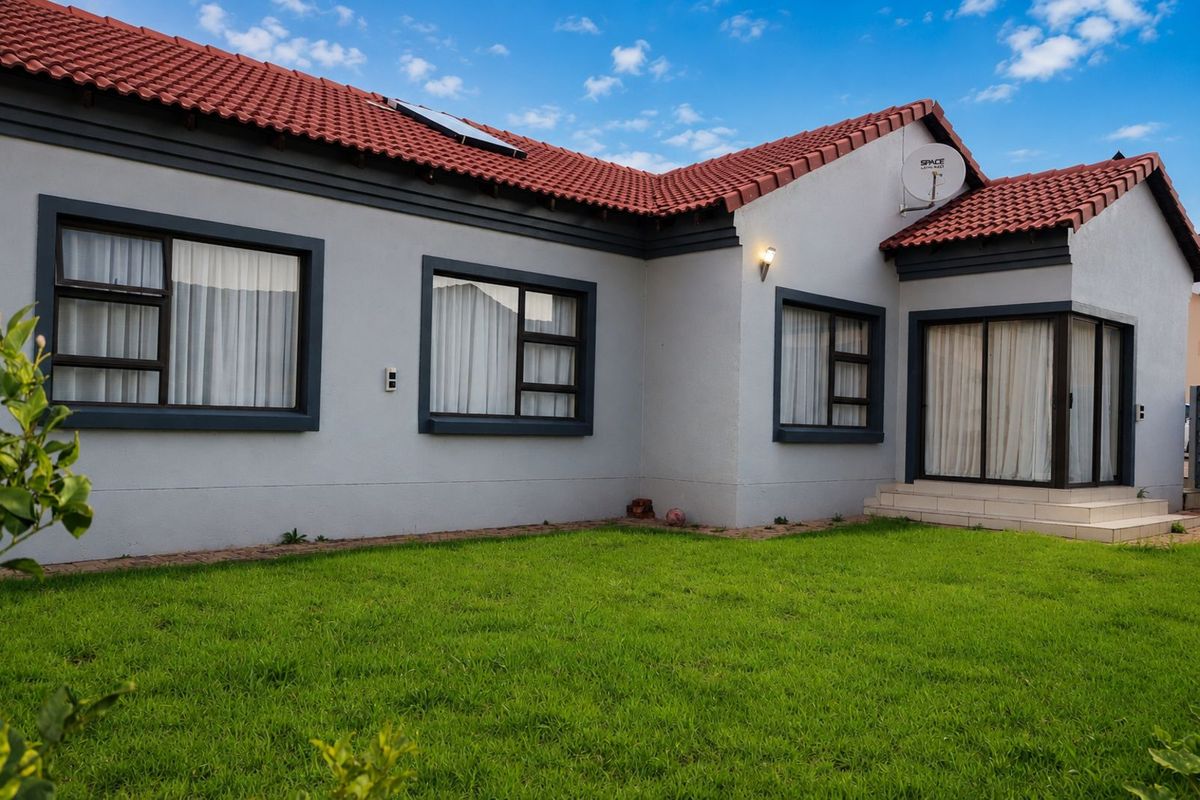 House For Sale in Thatch Hill Estate - Photo 2