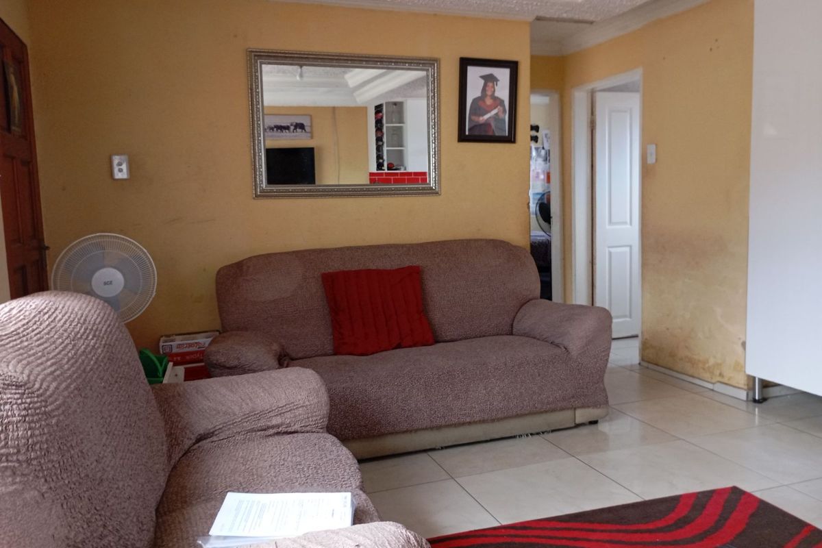 House For Sale in Soshanguve Ext - Photo 5