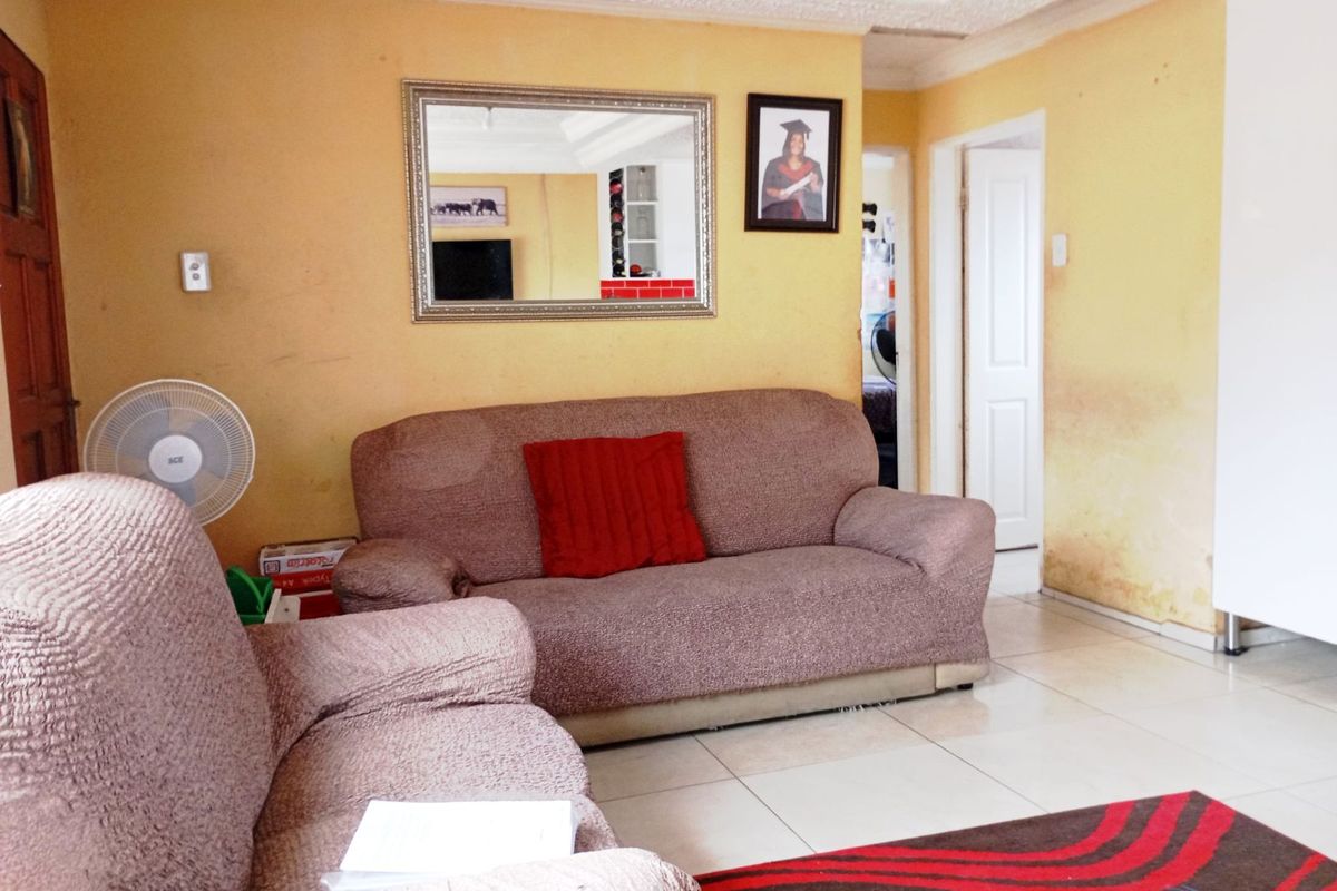 House For Sale in Soshanguve Ext - Photo 4