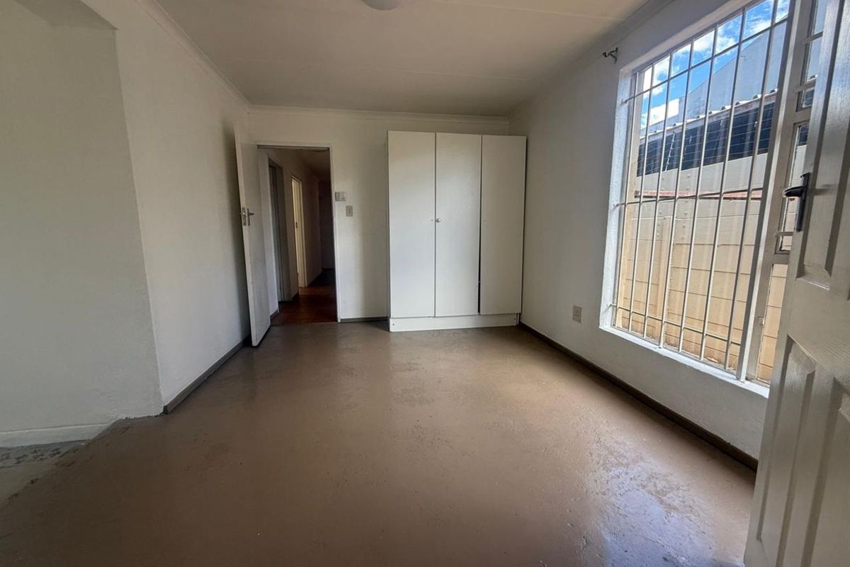 House For Sale in Albertville - Photo 2