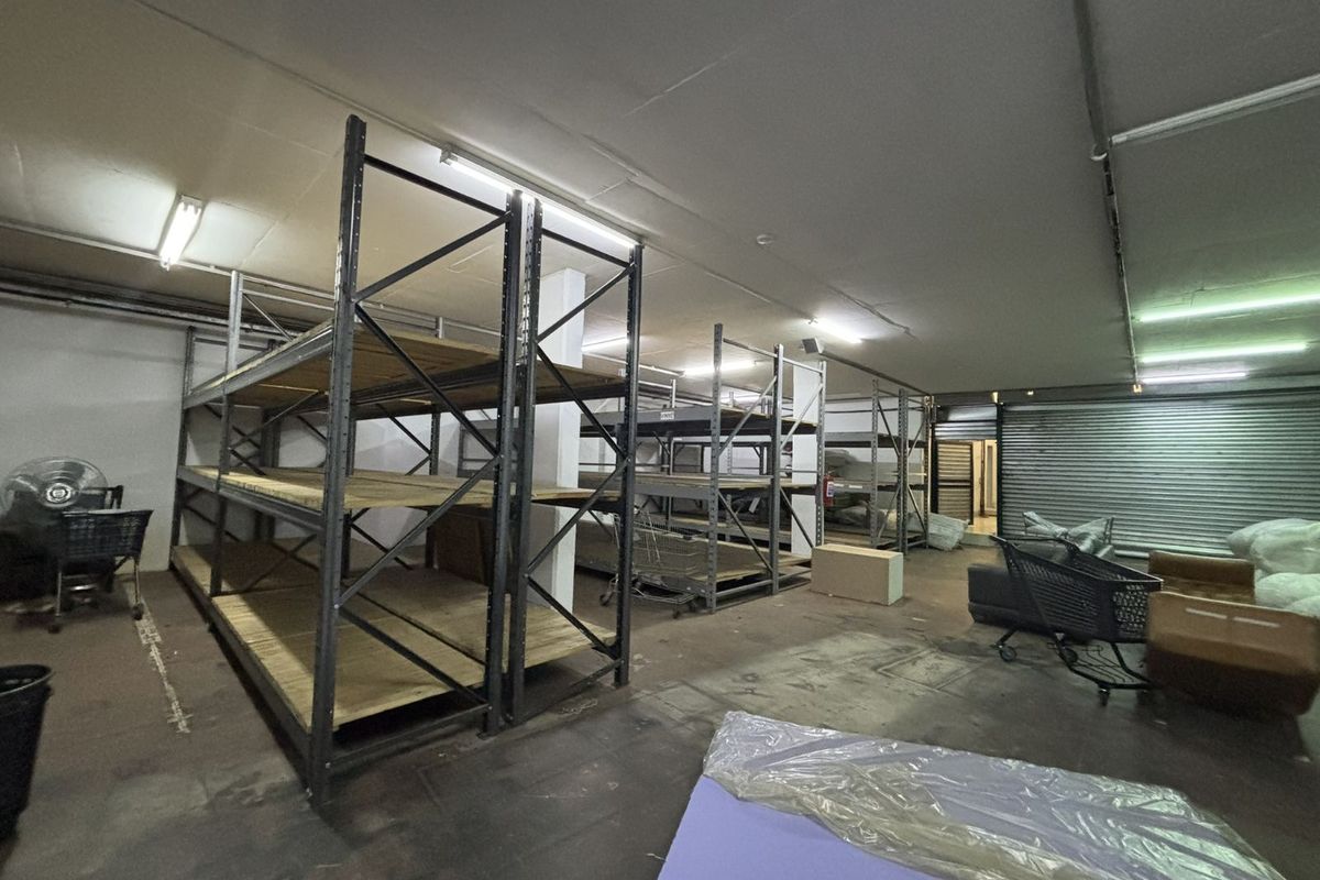Commercial To Rent in Montana - Photo 3