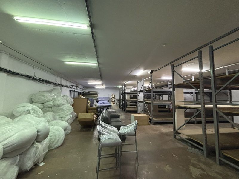 Commercial To Rent in Montana - Photo 10