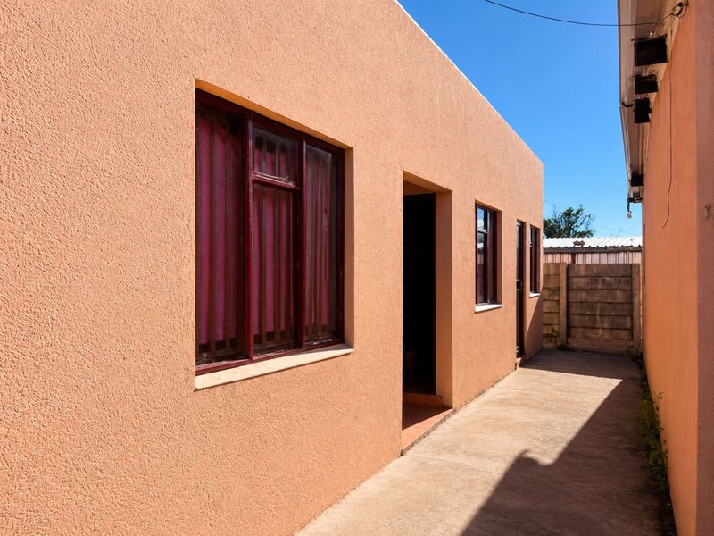 House For Sale in Seshego - Photo 3