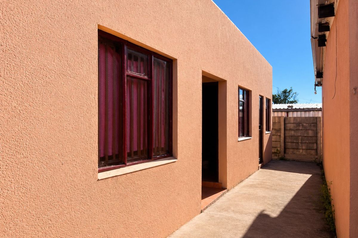 House For Sale in Seshego - Photo 3