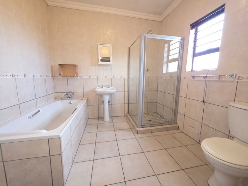 Townhouse For Sale in Cassandra - Photo 10