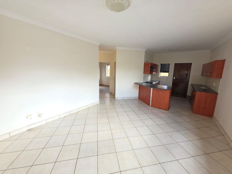 Townhouse For Sale in Cassandra - Photo 2