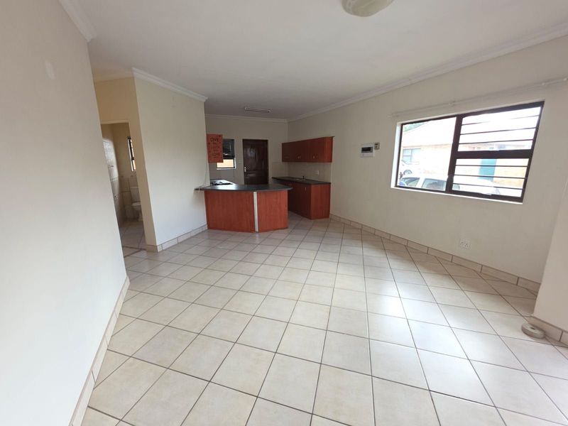 Townhouse For Sale in Cassandra - Photo 3