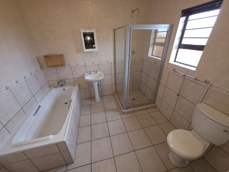 Townhouse For Sale in Cassandra - Photo 9