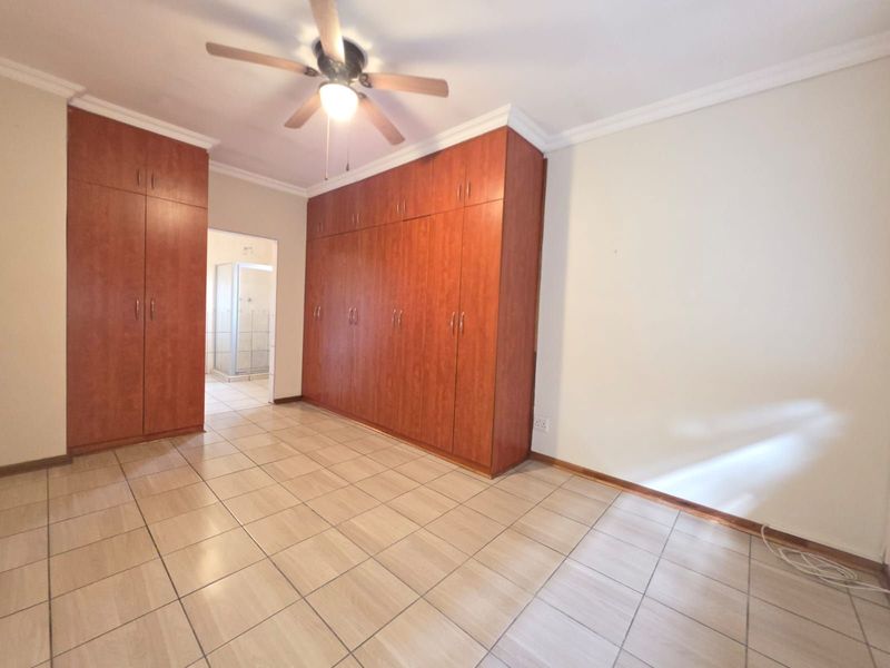 Townhouse For Sale in Cassandra - Photo 8