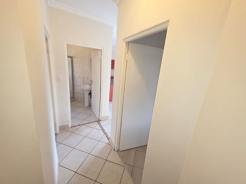 Townhouse For Sale in Cassandra - Photo 7