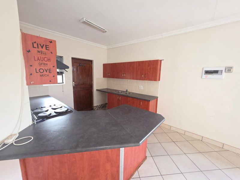Townhouse For Sale in Cassandra - Photo 4