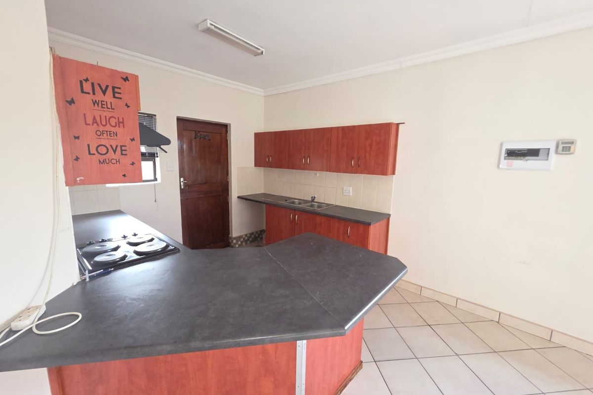 Townhouse For Sale in Cassandra - Photo 4