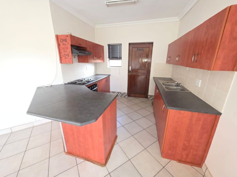 Townhouse For Sale in Cassandra - Photo 5