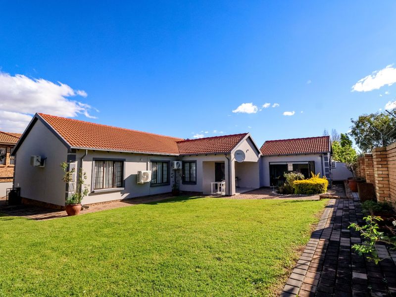 House For Sale in Amberfield Valley - Photo 5