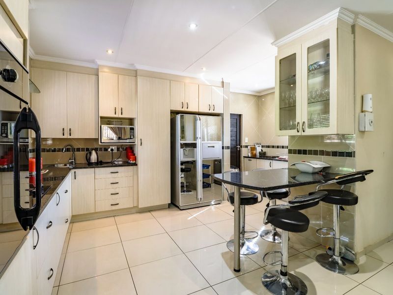 House For Sale in Amberfield Valley - Photo 9