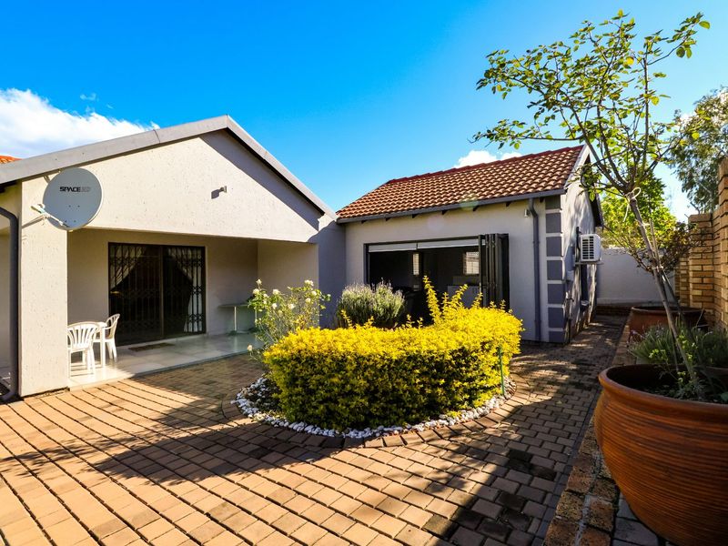 House For Sale in Amberfield Valley - Photo 6