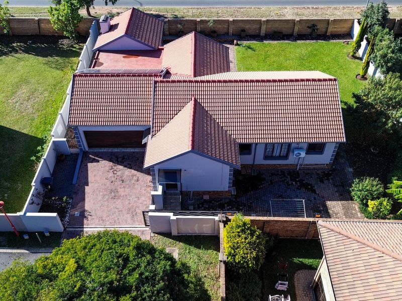 House For Sale in Amberfield Valley - Photo 2