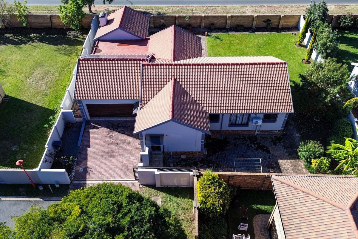 House For Sale in Amberfield Valley - Photo 2