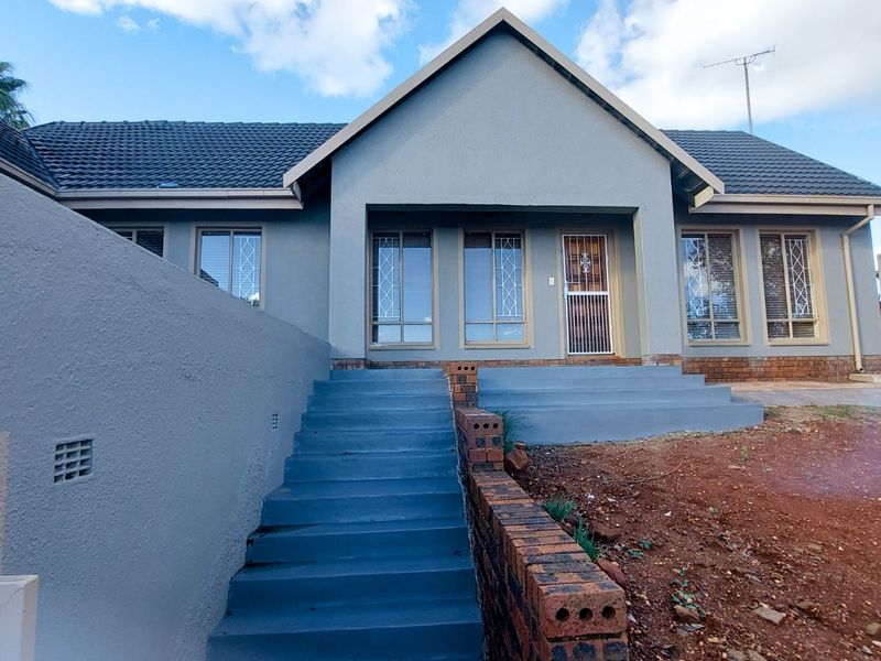 House For Sale in Naturena - Photo 3
