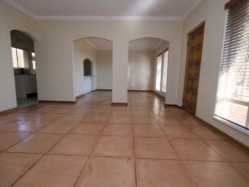 House For Sale in Naturena - Photo 5