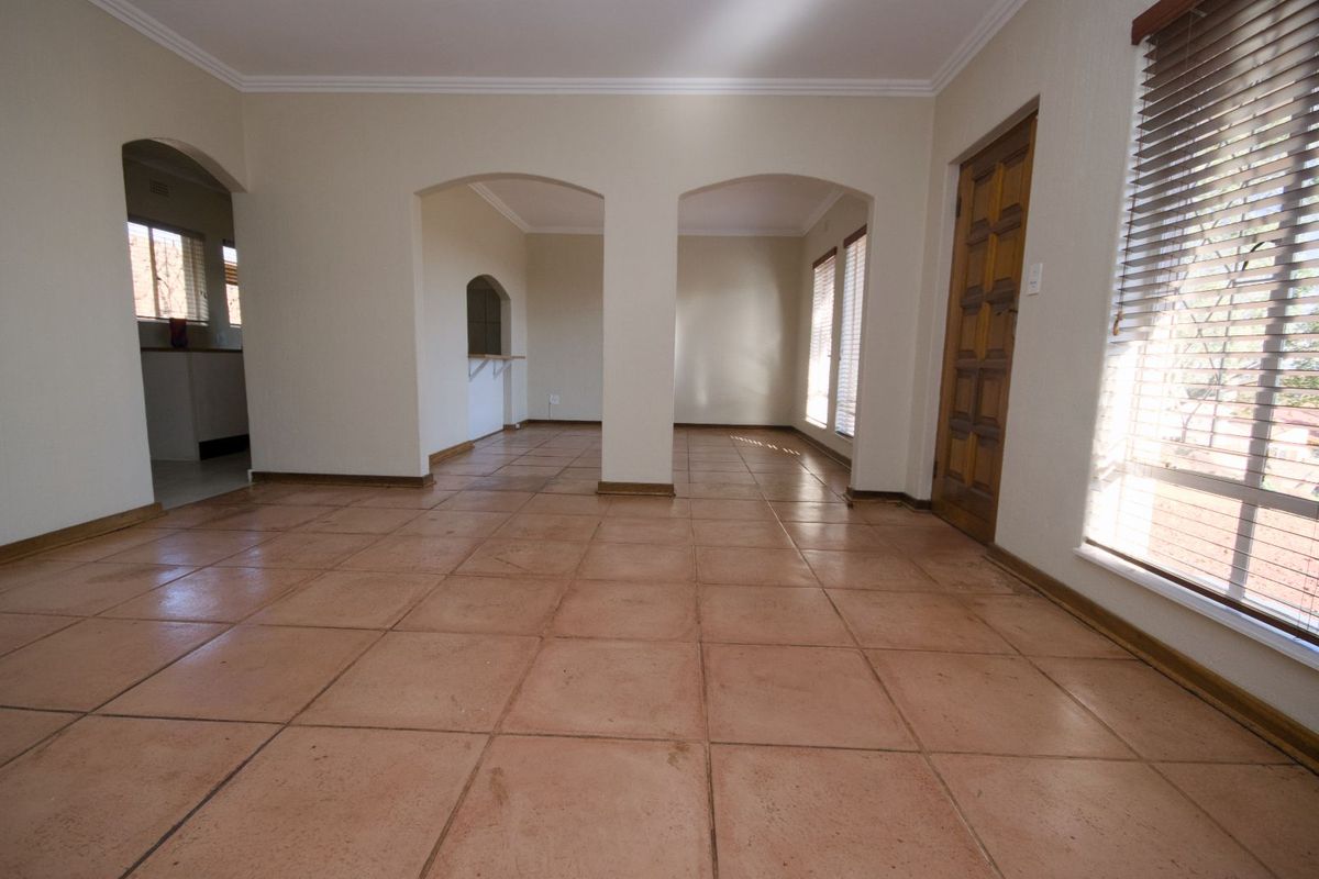 House For Sale in Naturena - Photo 5