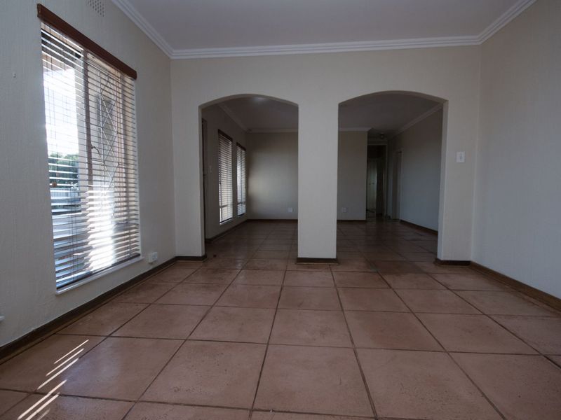 House For Sale in Naturena - Photo 6