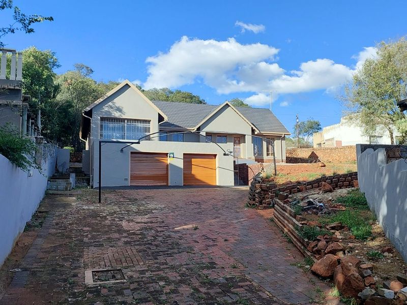 House For Sale in Naturena - Photo 2