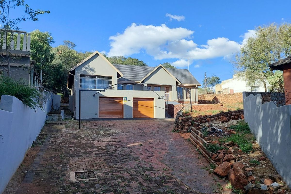 House For Sale in Naturena - Photo 2