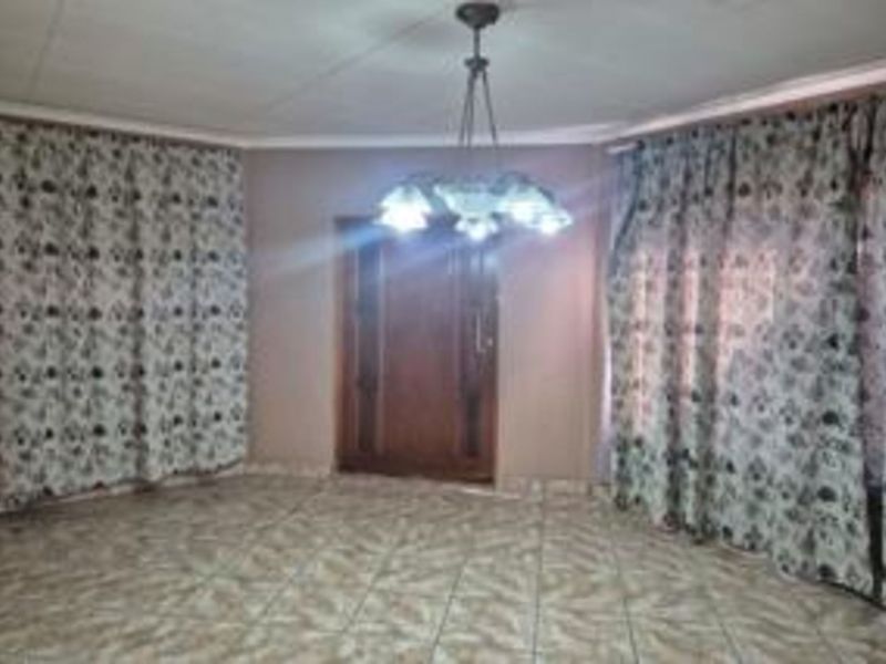 House For Sale in Ivy Park - Photo 8