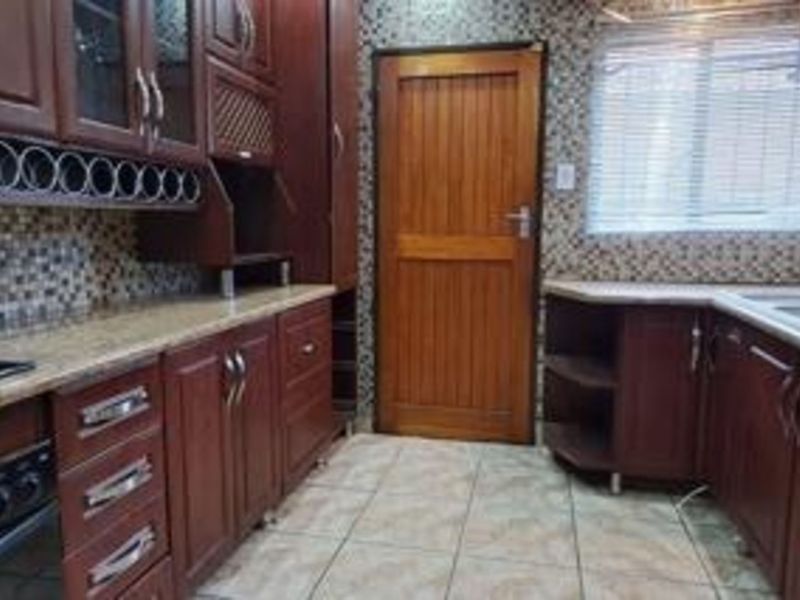 House For Sale in Ivy Park - Photo 6