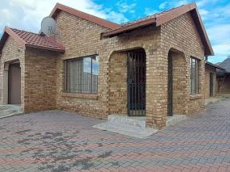 House For Sale in Ivy Park - Photo 2