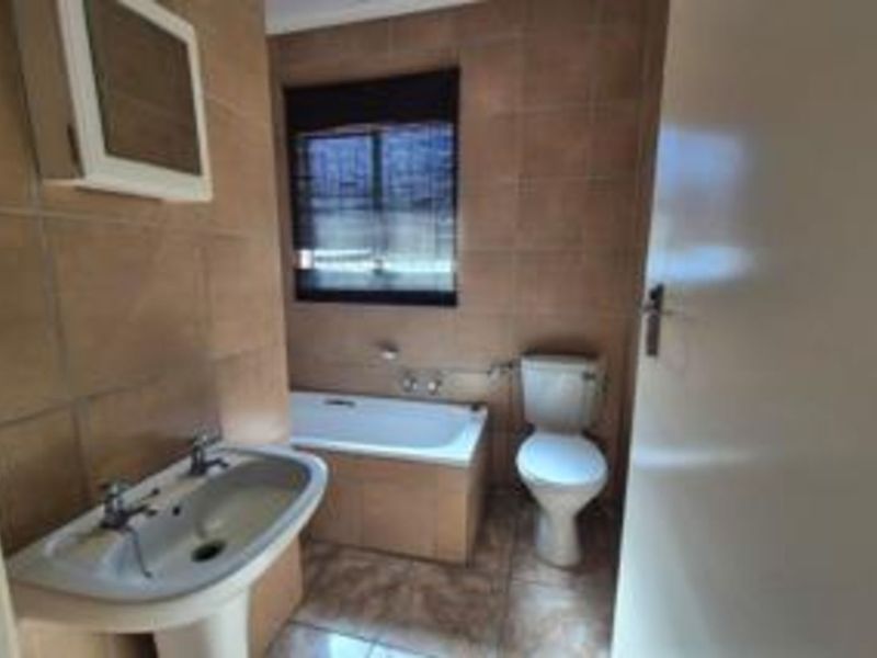 House For Sale in Ivy Park - Photo 9