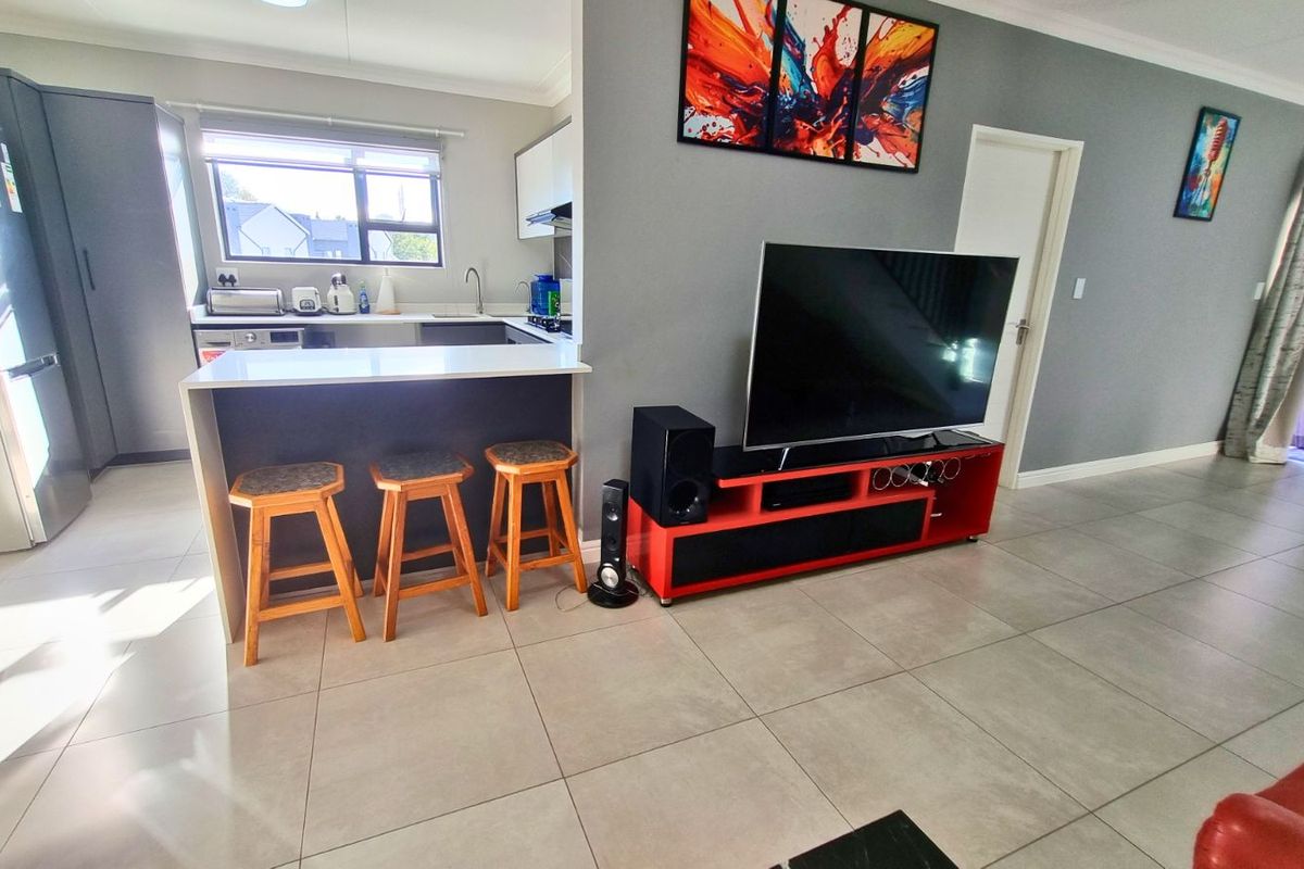 Apartment For Sale in Glen Austin AH - Photo 2