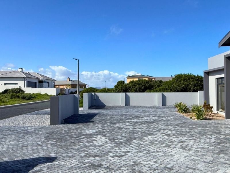 House For Sale in Kleinbaai - Photo 3