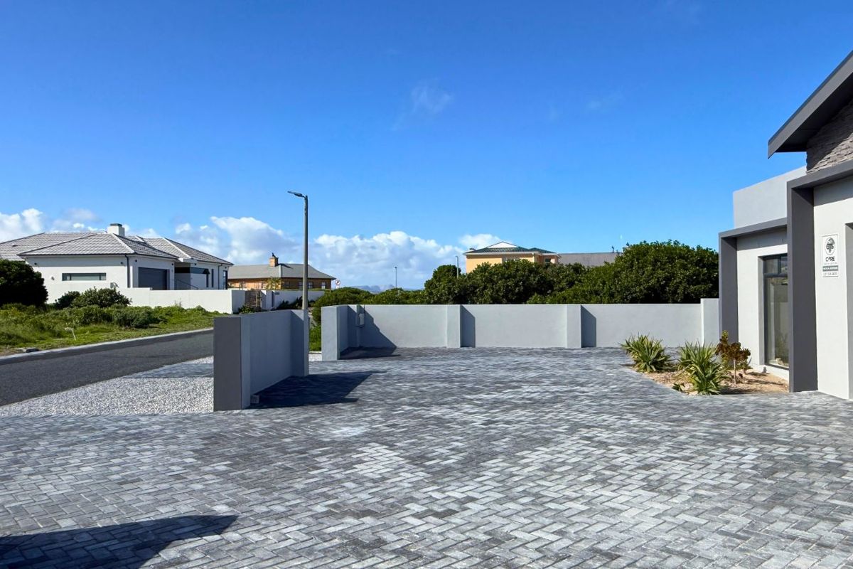 House For Sale in Kleinbaai - Photo 3