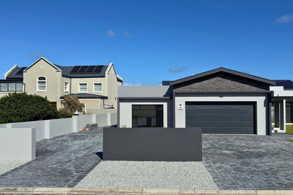 House For Sale in Kleinbaai - Photo 2
