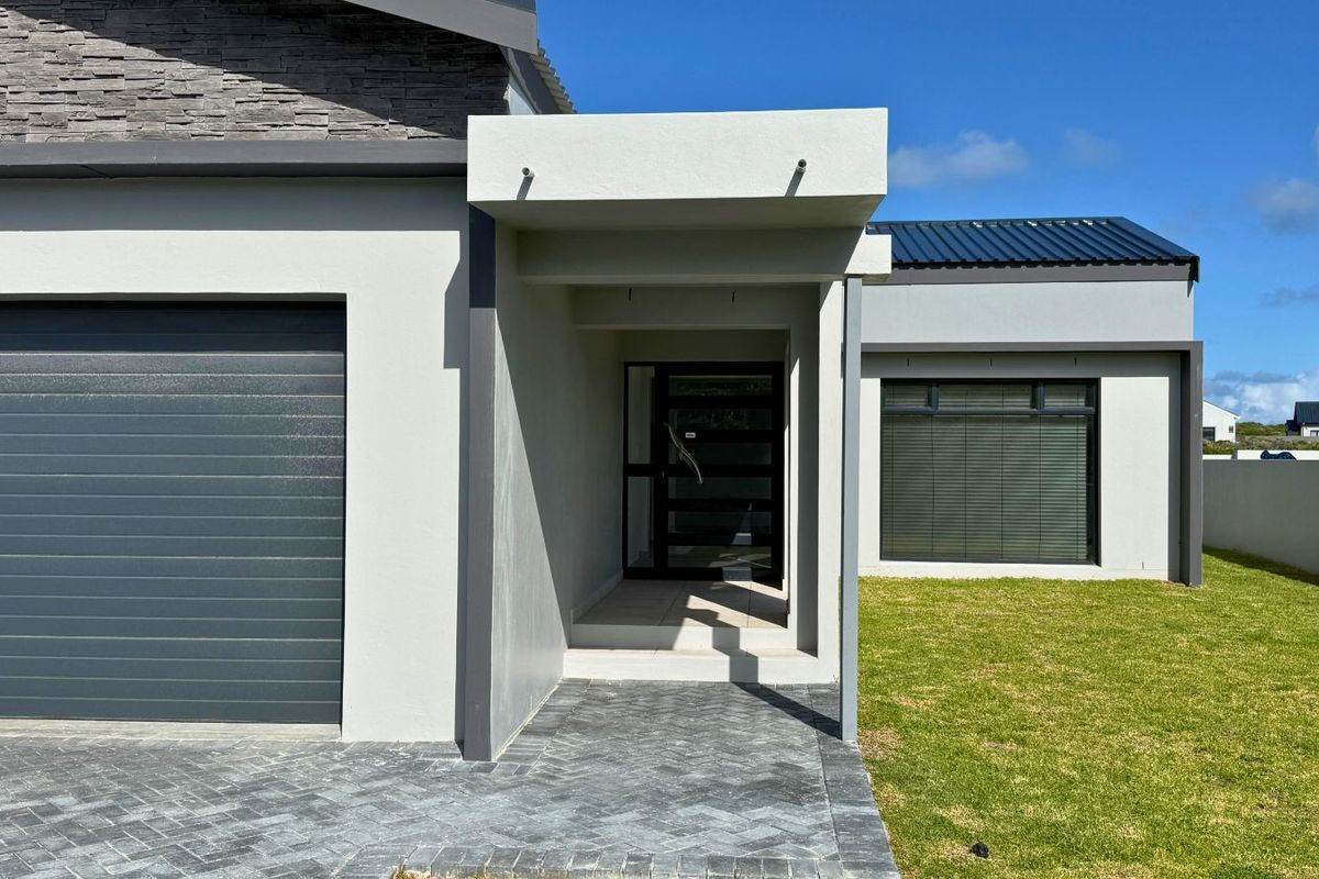 House For Sale in Kleinbaai - Photo 4