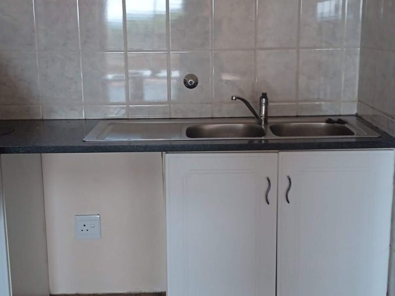 House For Sale in Windsor East - Photo 4