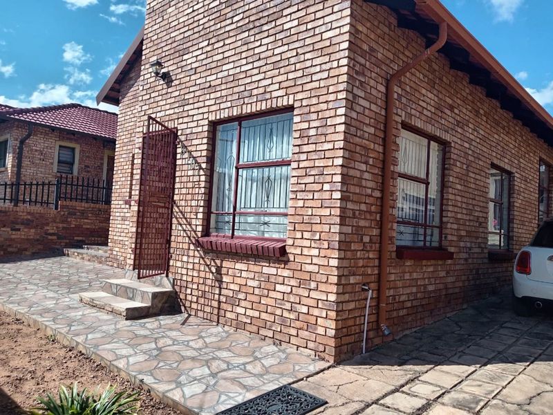 House For Sale in Morula View - Photo 2