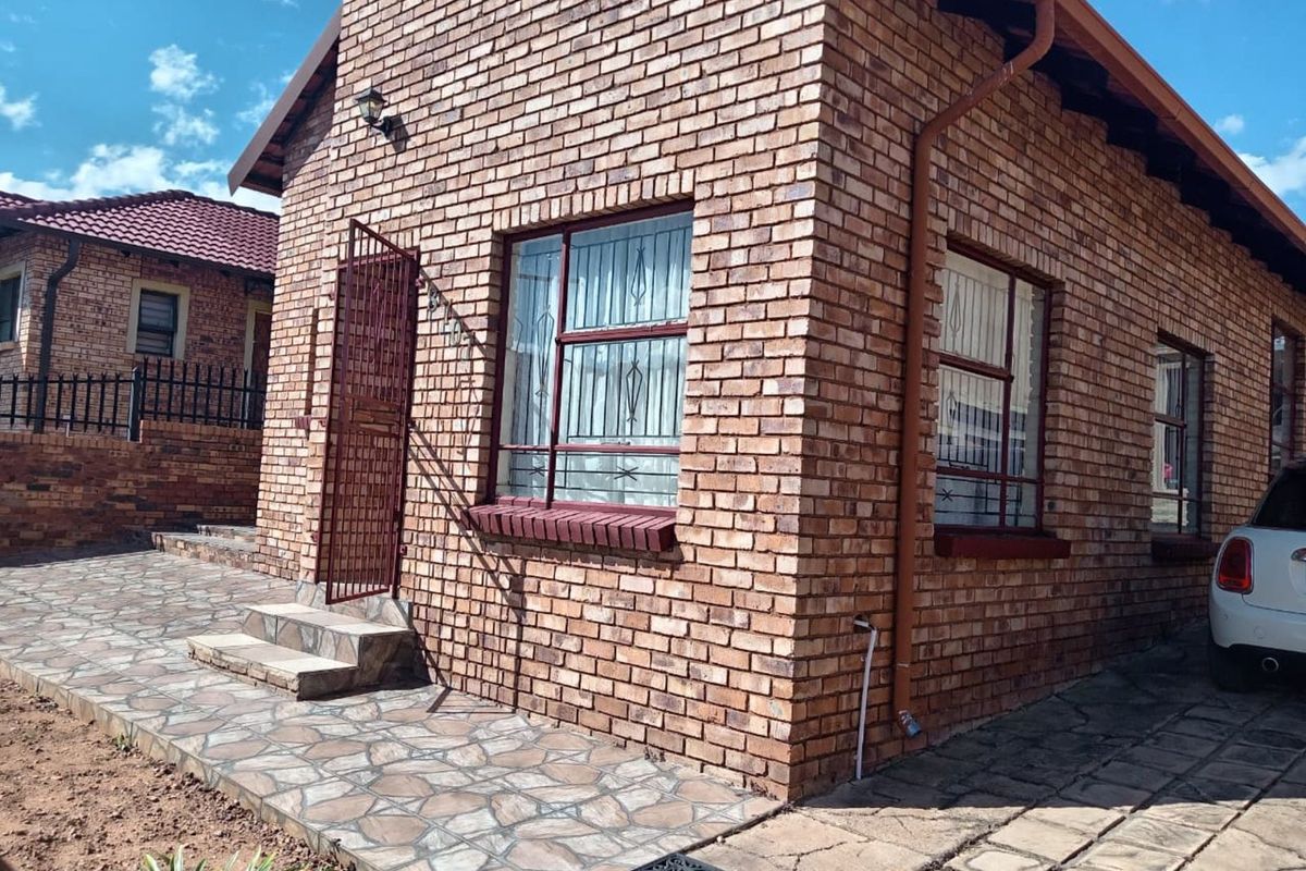 House For Sale in Morula View - Photo 2