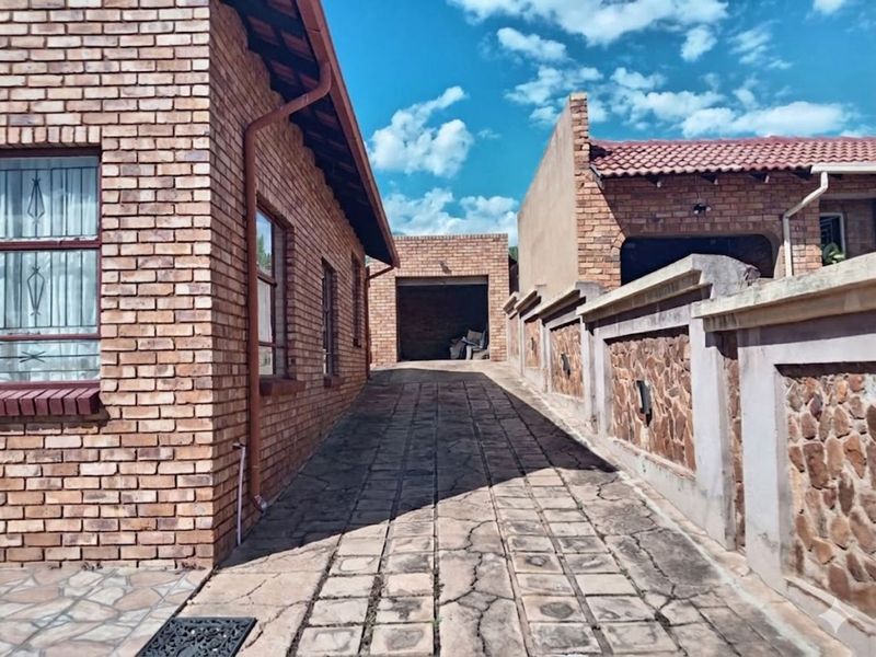 House For Sale in Morula View - Photo 6